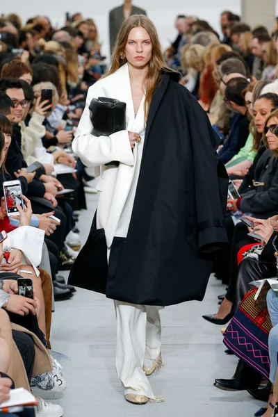Look 3